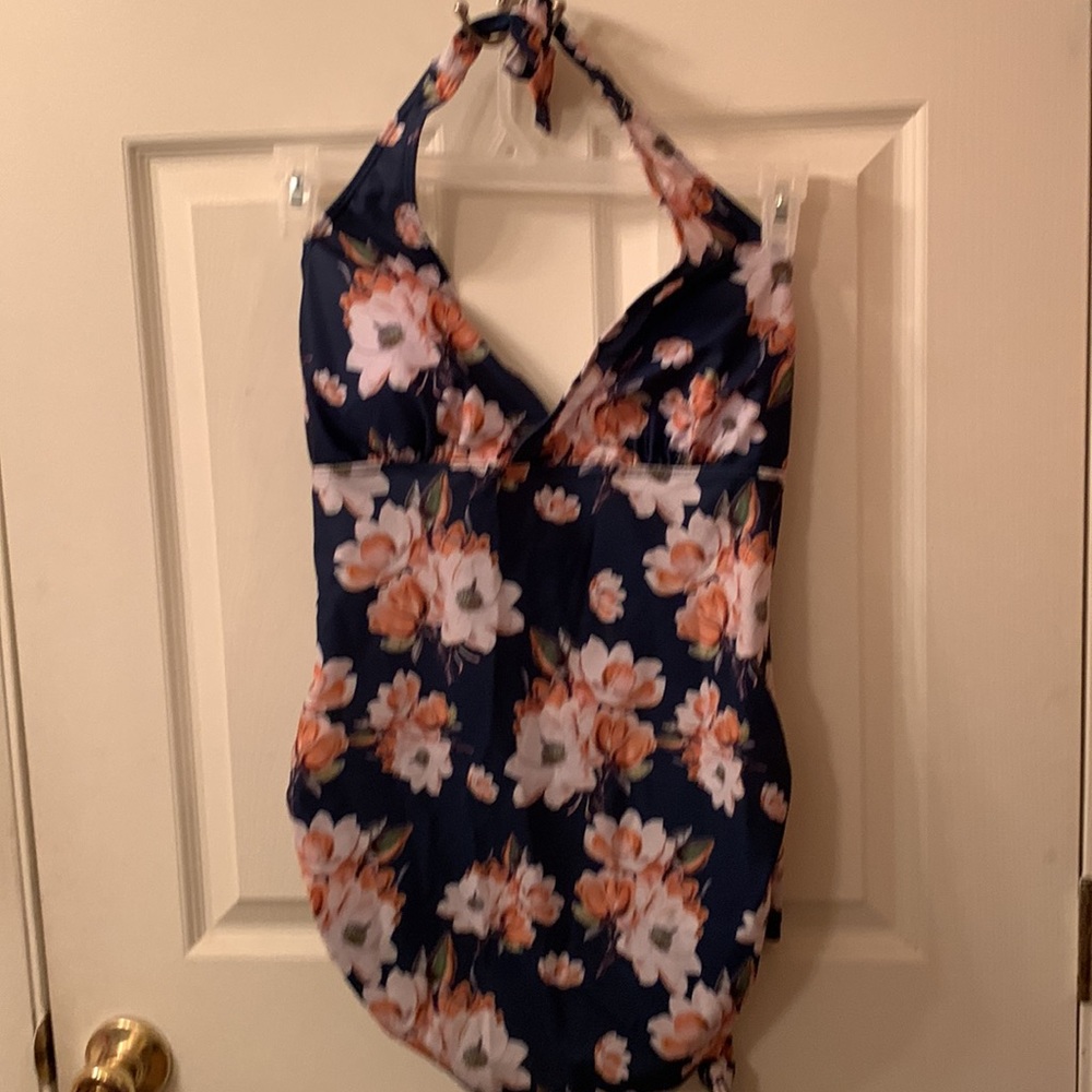 NWT XL Pretty Blue Floral Matching Swimsuit